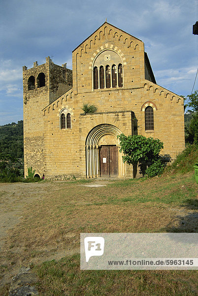 Wichtige 13. Jahrhundert romanische Kirche St. Giacomo und St. Filippo  Andora  Riviera del Ponente  Ligurien  Italien  Europa