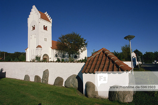 Vodskov Kirche  in der Nähe von Alborg  einem typischen Land Stil Kirche  Dänemark  Skandinavien  Scheins