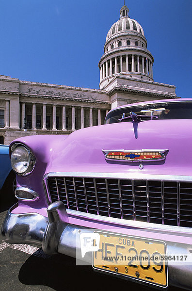 Havanna  Hauptstadt  Außenaufnahme  Auto  amerikanisch  Westindische Inseln  Mittelamerika  Klassisches Konzert  Klassik  Capitolio  Kuba