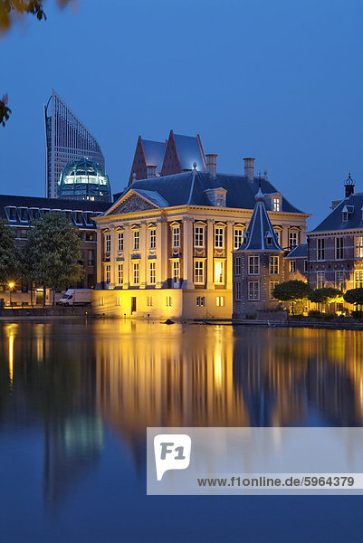 Mauritshuis in der Nacht  See Hof Vijver  Den Haag  den Haag  Holland (Niederlande)  Europa