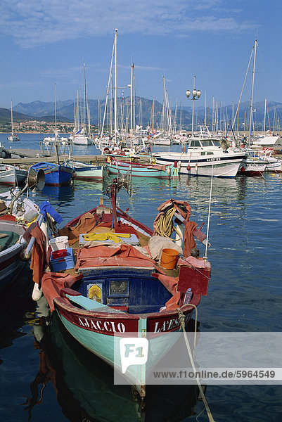 Fischerboot vor Anker im Hafen von Ajaccio  Insel Korsika  Mittelmeer  Europa