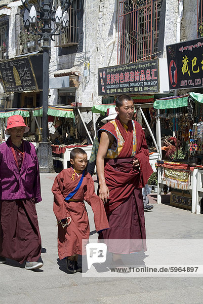 Fußgänger  Barkhor  Lhasa  Tibet  China  Asien