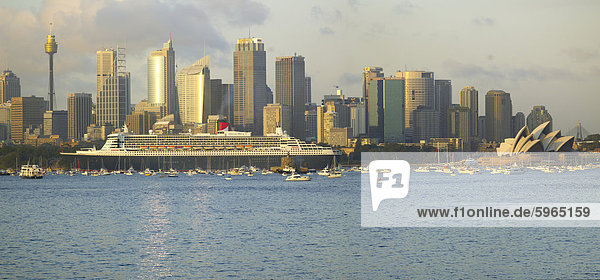 Queen Mary 2 auf Jungfernfahrt  die Ankunft in Sydney Harbour  New South Wales  Australien  Pazifik