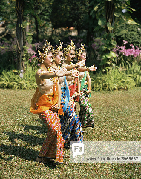 Thai Tanz  orientalische Gärten  Bangkok  Thailand  Südostasien  Asien