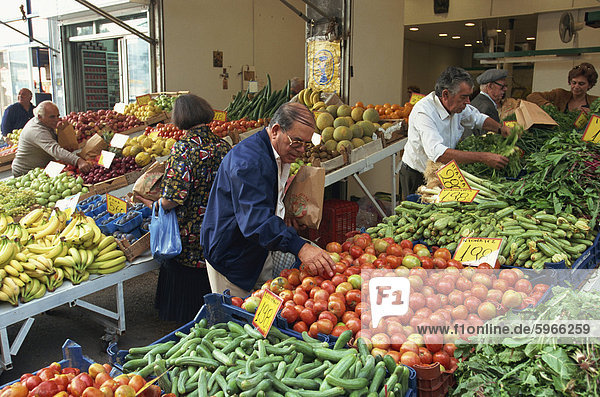 Obst und Gemüse Markt  Piräus  Athen  Griechenland  Europa