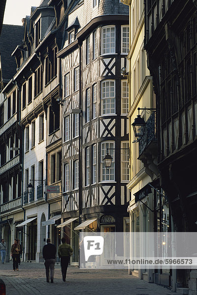 Schaufensterbummel in der Rue St. Romain  Rouen  Seine-Maritime  Haute-Normandie (Normandie)  Frankreich  Europa