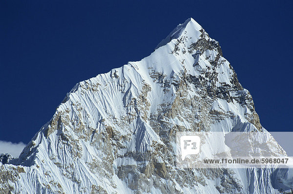 Die schneebedeckte Nuptse Gipfel gesehen von Kala Patar im Himalaya Nepal Asien