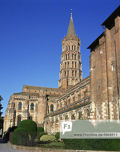 Die Kirche von St. Sernin in der Stadt Toulouse im Midi-Pyrenees  Frankreich  Europa