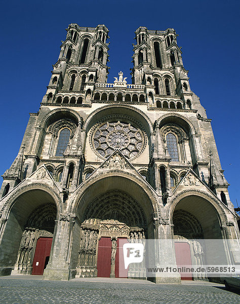Der 12. Jahrhundert Kathedrale Notre Dame in Laon  Aisne  Picardie  Frankreich  Europa