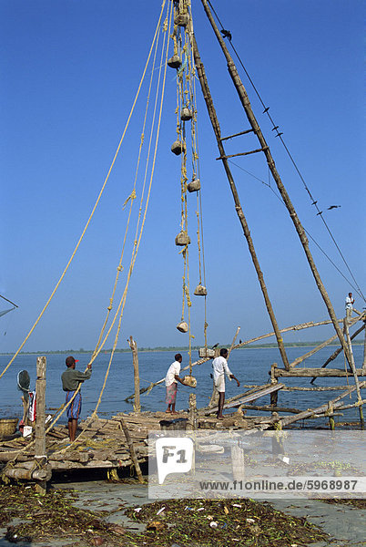 Chinesische Fischfang Netze  Fort Cochin  Kerala Zustand  Indien  Asien