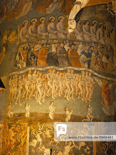 Teil des riesigen Wandbild des jüngsten Gerichts  geglaubt  um von flämischen Künstlern stammt aus dem späten 15. Jahrhundert  im Hauptschiff der Kathedrale Sainte Cecile Albi  Midi-Pyrenees  Frankreich  Europa