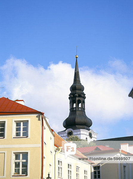 Die Toomkirik und alten Gebäuden in Toompea Bereich  Tallinn  Estland  Baltikum  Europa