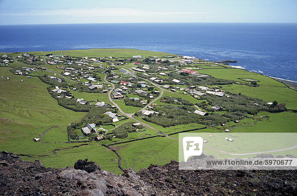 Die Siedlung aus dem Vulkankegel von 1961  mit dem Ozean im Hintergrund  Edinburgh  Tristan Da Cunha  Mid Atlantic