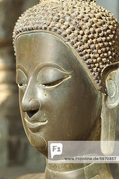 Nahaufnahme des Kopfes des Buddha im Hophrakeo Museum in Vientiane  Laos  Indochina  Südostasien  Asien
