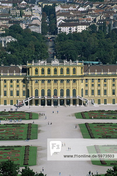 Ansicht des Palastes von Gloriette  Schloss Schönbrunn  UNESCO Weltkulturerbe  Wien  Österreich  Europa
