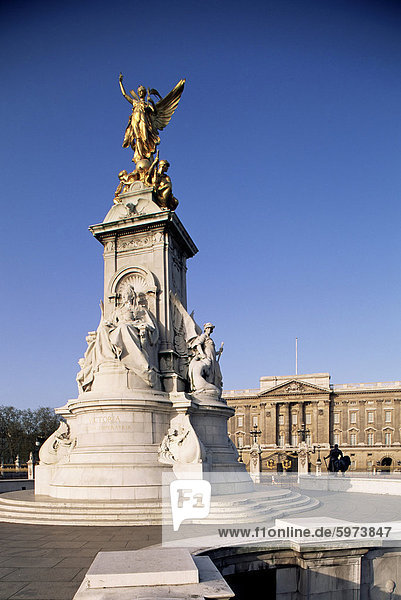 Victoria Memorial außerhalb Buckingham Palace  London  England  Großbritannien  Europa