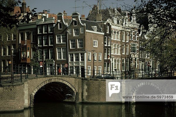 Kreuzung der Reguliersgracht und Keizersgracht Grachten  Amsterdam  Holland  Europa