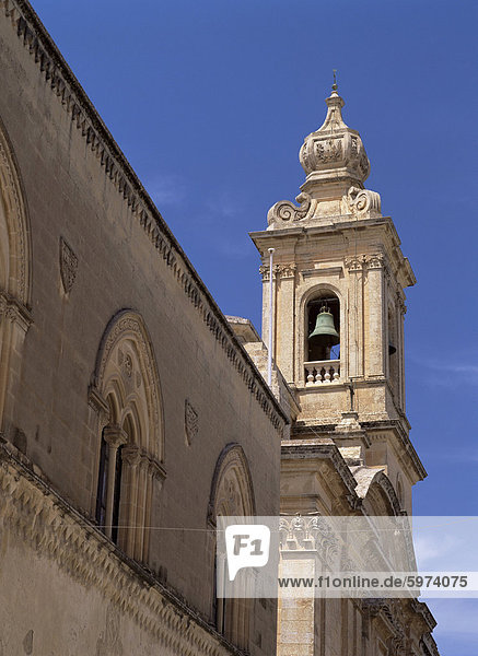 Glockenturm in antiken Stadt Mdina  Malta  Europa
