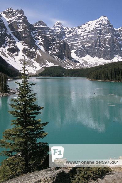 Moraine Lake with mountains that overlook Valley of the Ten Peaks  Banff National Park  Canada  North America