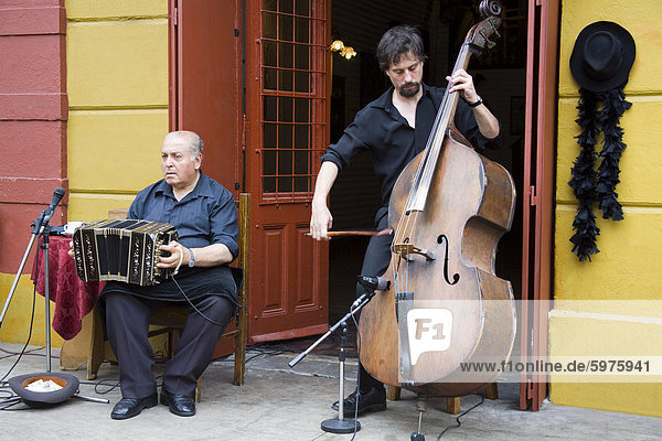 Musiker auf El Caminito Straße in La Boca von Buenos Aires  Argentinien  Südamerika