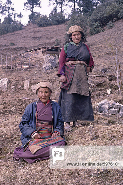 Portrait of two Sherpa women of the mountains in traditional clothing  Solu Khumbu  Nepal  Asia