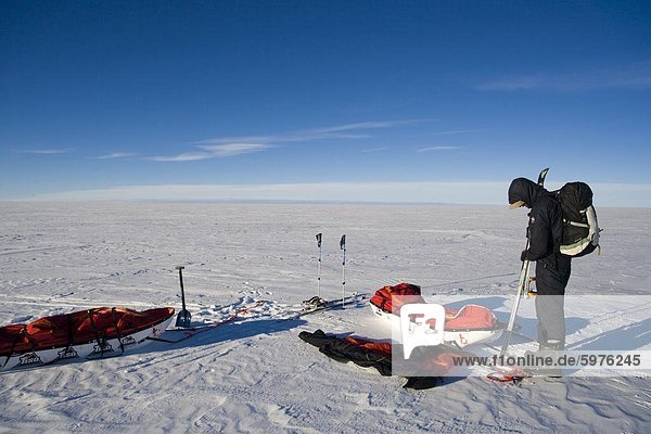 Striking expedition camp  inland icecap  Greenland  Polar Regions