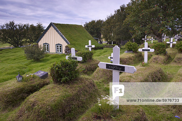 Hofskirkja  Rasen überdachte Kirche  erbaut im Jahre 1884  letzte Kirche gebaut werden  in den alten Stil und eine der sechs verbleibenden  Hof  an der südlichen Küste Islands  Polarregionen