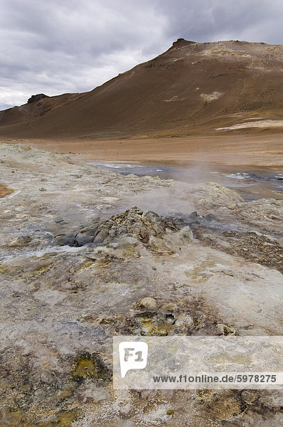 Hverir geothermischen Feldern am Fuße des Berges Namafjall  Myvatn See Gebiet  Island  Polarregionen