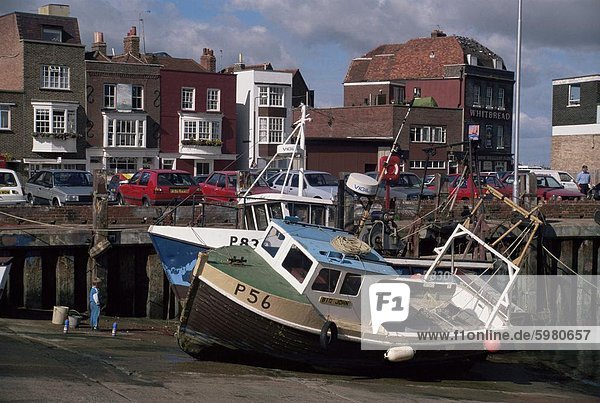 Hafen von Fischerbooten  Portsmouth  Portsmouth  Hampshire  England  Vereinigtes Königreich  Europa