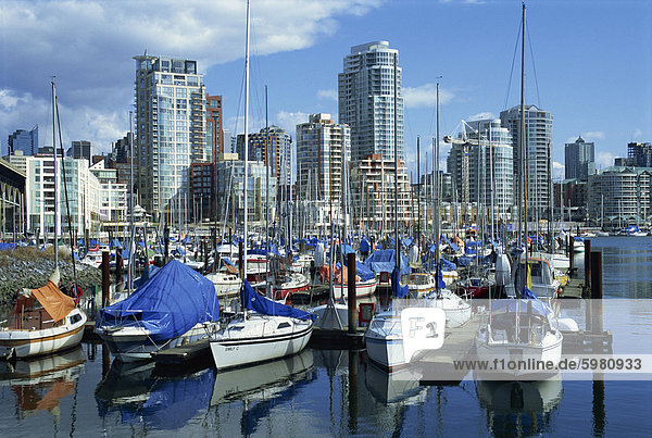 Boats in the marina at False Creek  and the city skyline of Vancouver behind  British Columbia  Canada  North America