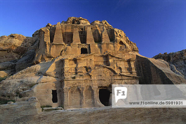 Obelisk Grab und Bab Es-Siq Tricinium Grab  Petra  UNESCO World Heritage Site  Jordanien  Naher Osten