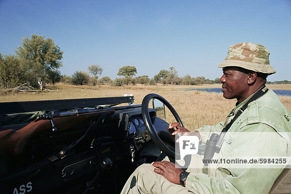 Park Ranger  Hwange-Nationalpark  Zimbabwe  Afrika