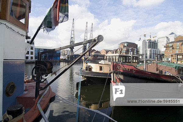 Boote in der Nähe von Canary Wharf  Docklands  London E14  England  Vereinigtes Königreich  Europa