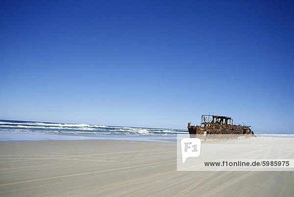 Boot Wrack am Strand  Fraser Island  Queensland  Australien  Pazifik