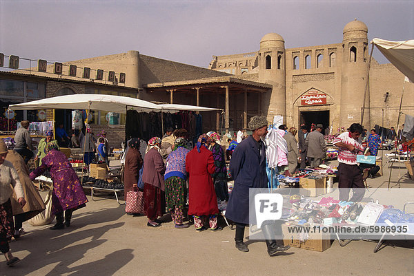 People in the bazaar at the West Gate of the city of Khiva  Uzbekistan  Central Asia  Asia