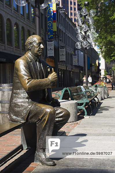 Statue in Quincy Market  Boston  Massachusetts  New England  United States of America  North America