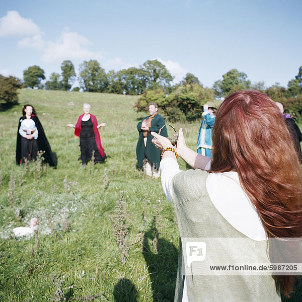 Druide-Equinox-Zeremonie auf dem Hügel von Uisnech County Westmeath  Leinster  Irland (Eire)  Europa