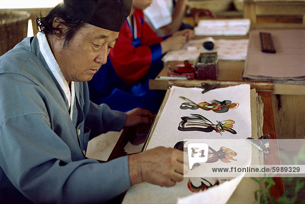 Porträt von einem Kalligraphen arbeiten Malerei Briefe in Südkorea  Asien