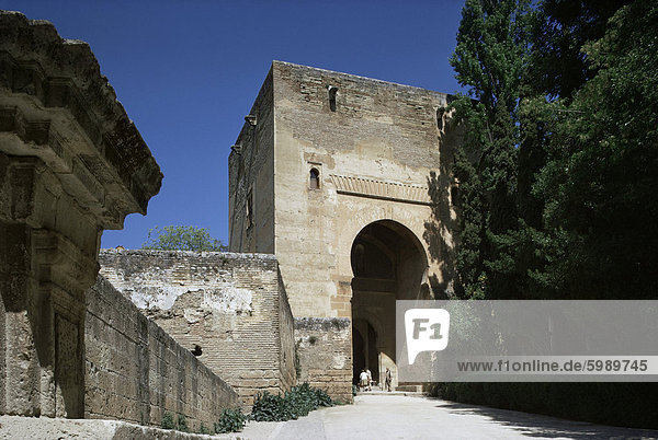 Tor der Gerechtigkeit  Alhambra  UNESCO World Heritage Site  Granada  Andalusien  Spanien  Europa