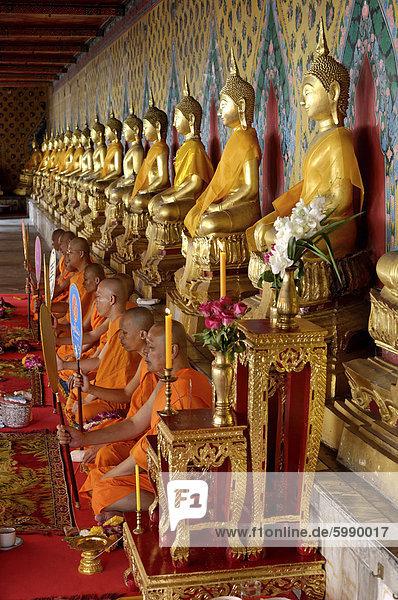 Wat Arun (Temple of the Dawn)  Bangkok  Thailand  Southeast Asia  Asia