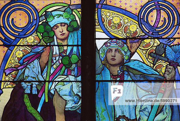 Glasmalerei von Mucha  St. Veitsdom  Prag  Tschechische Republik  Europa