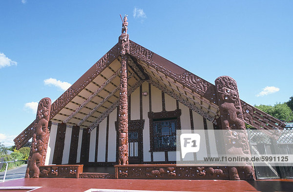 Tamatekapua  Maori Versammlungshaus (Whare Whakairo)  Ohinemutu  Rotorua  Manukau  North Island  Neuseeland  Pazifik