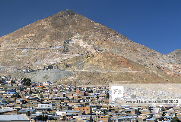 Cerro Rico  reichsten Hill auf der Erde  historische Stätte des großen Silberbergbau  Potosi  Bolivien  Südamerika