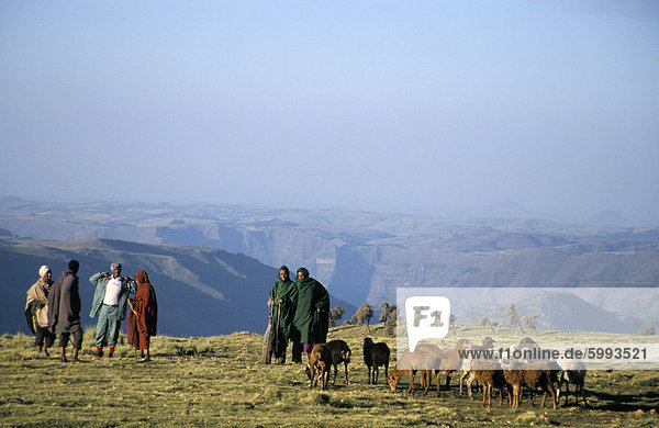 Hirten auf Geech Camp Nationalpark Simien Mountains UNESCO World Heritage Site Äthiopien Afrika