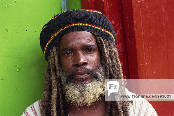 Porträt des Mannes  Dominica  Westindische Inseln  Karibik  Mittelamerika