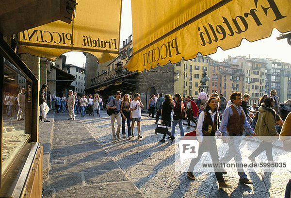 Die Ponte Vecchio  Florenz  Toskana  Italien  Europa