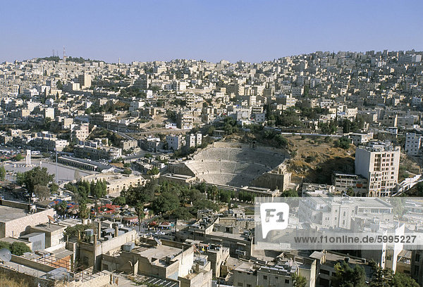 Ansicht des römischen Theaters aus dem Zitadelle Spalten  Amman  Jordanien  Naher Osten