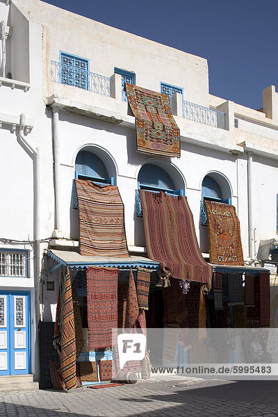 Teppich-Shop in der Medina  Kairouan  Tunesien  Nordafrika  Afrika