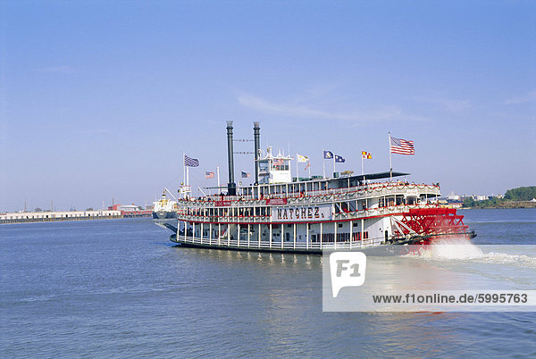 Paddle steamer 'Natchez' on the Mississippi River  New Orleans  Louisiana  USA
