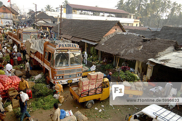 Blick über den Gemüsemarkt  Chalai  Trivandrum  Kerala  Indien  Asien